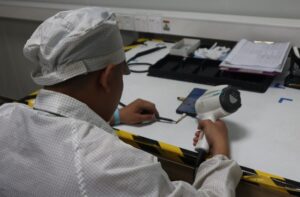 Mengintip Uji Laboratorium OPPO A60 Langsung ke Pabriknya