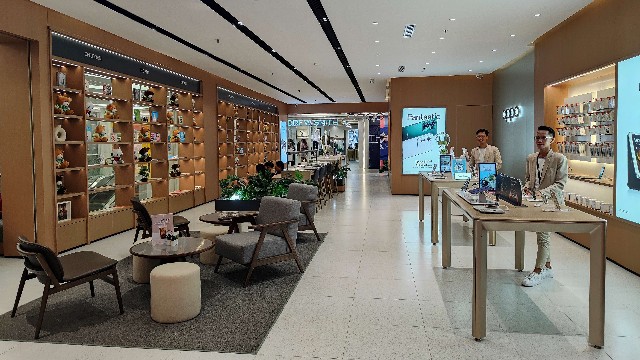 Nikmati Diskon Special dan Pengalaman Unik di OPPO Experience Store Terbaru di Palembang Indah Mall
