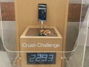 OPPO A60 Smartphone Kuat yang Buktikan Ketahanannya dalam “Crush Challenge”