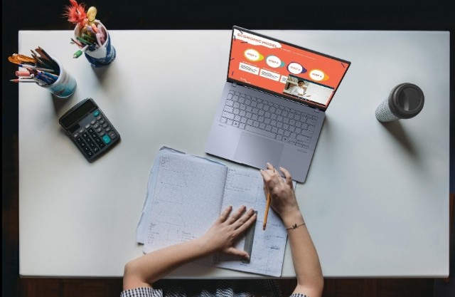 ASUS Vivobook S 14 OLED: Laptop AI Terkompak dan Terkuat