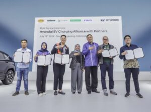 Hyundai Motors Indonesia Kembangkan Jaringan Pengisian Daya EV dengan Mitra Charging Point Operator di GIIAS 2024