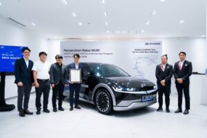 Hyundai Motor Asia Pacific Raih Penghargaan MURI untuk Kendaraan Listrik Terjauh di Asia Tenggara