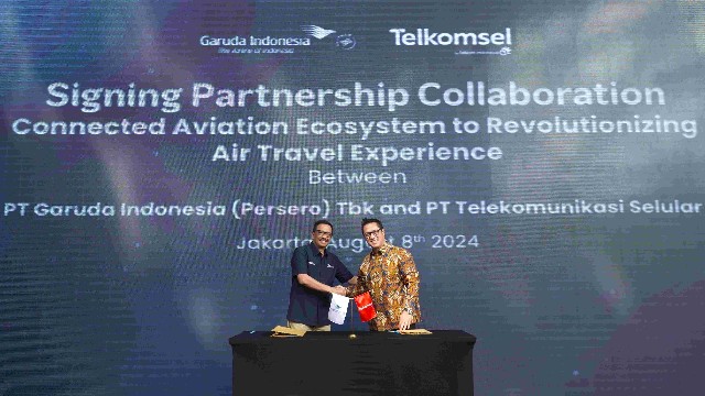Garuda Indonesia dan Telkomsel Luncurkan Paket Roaming Telkomsel di FlyGaruda