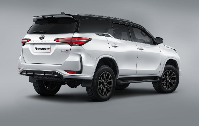 New Fortuner 2.8 GR Sport 4x4 dengan TSS: Model Flagship Toyota dengan Pembaruan Eksterior dan Interior