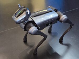 TECNO Dynamic 1, Robot Anjing Pintar Pertama di Indonesia Hadir di TECNO Game Fest 2024