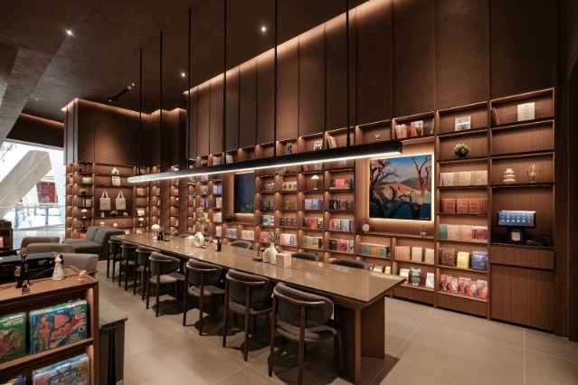 OPPO Experience Store Pacific Place: Konsep Premium dan Fasilitas Lengkap untuk Work from Cafe