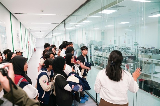 OPPO Buka Pintu Pabrik untuk Generasi Muda: Menampilkan Proses Produksi Berteknologi Canggih dan Fasilitas Modern