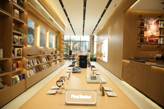 OPPO Experience Store Resmi Dibuka di Tangerang Selatan: Fasilitas Premium untuk Konsumen High-End!