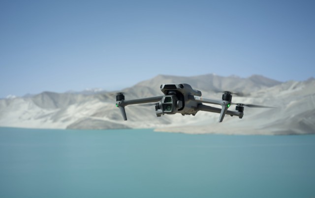 DJI Air 3S Resmi Hadir di Jaringan Ritel Erajaya Group, Solusi Unggulan untuk Fotografi Udara Malam Hari