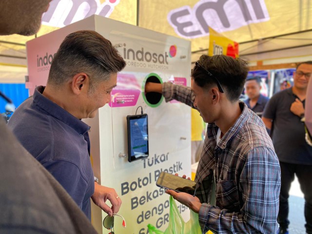 Indosat Ooredoo Hutchison Perkuat Komitmen Lingkungan dengan Program ‘Sampah Jadi Pulsa’