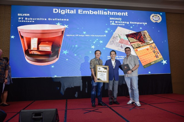 Bintang Sempurna Raih 3 Penghargaan di Asian Print Awards 2024, Tegaskan Dominasi dalam Inovasi Percetakan Digital