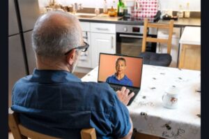 Lenovo dan Innovations in Dementia Perkenalkan Avatar AI Fotorealistis untuk Penderita Alzheimer