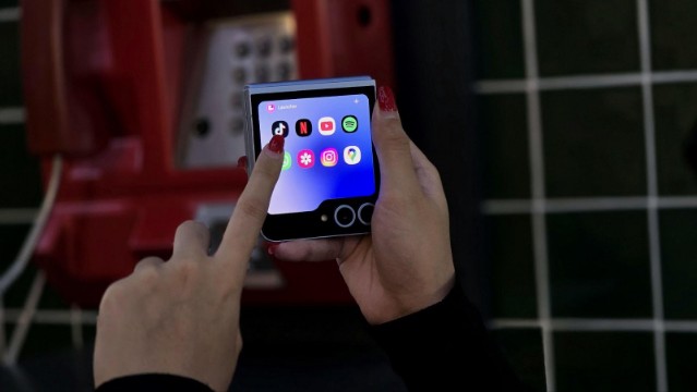 Konten Viral Semakin Catchy dengan Galaxy Z Flip6 di Tanganmu!