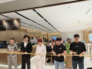 OPPO Experience Store Pakuwon Mall Bekasi Resmi Dibuka!