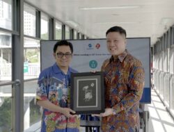 Telkomsel dan Transjakarta Resmikan Halte Widya Chandra