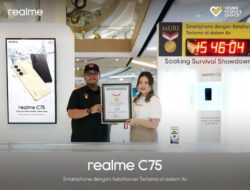 realme C75 Pecahkan Rekor MURI sebagai Smartphone Tahan Air Terlama