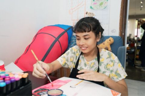 Telkomsel Dukung Kreativitas Seniman Disabilitas melalui Program â€œSambungkan Senyuman untuk Generasi Gemilangâ€