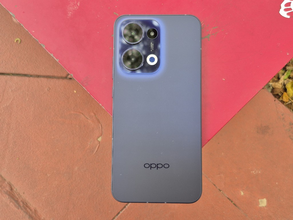 Desain oppo reno 13 5g