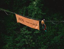 iQOO dan Atlet Highline Taklukkan Tumpak Sewu 130 Meter