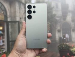 Bikin Konten Estetik dengan Galaxy S25: Ngonten di Kafe Jadi Lebih Seru!