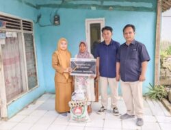 PT DAHANA Berikan Bantuan Sembako untuk Warga Lansia di Subang