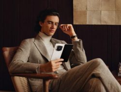 HUAWEI Mate X7 Usung Kamera Foldable Tangguh & Desain Ramping