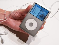 Melawan Arus Algoritma: Mengapa Gen Z Pilih iPod Daripada Streaming
