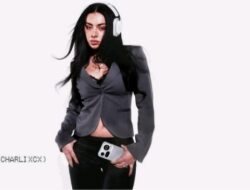 Charli XCX Jadi Global Brand Ambassador dan Pemegang Saham Nothing