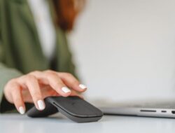 Logitech Perkenalkan Mobi Fold, Mouse Lipat Pertama untuk Gaya Kerja Fleksibel