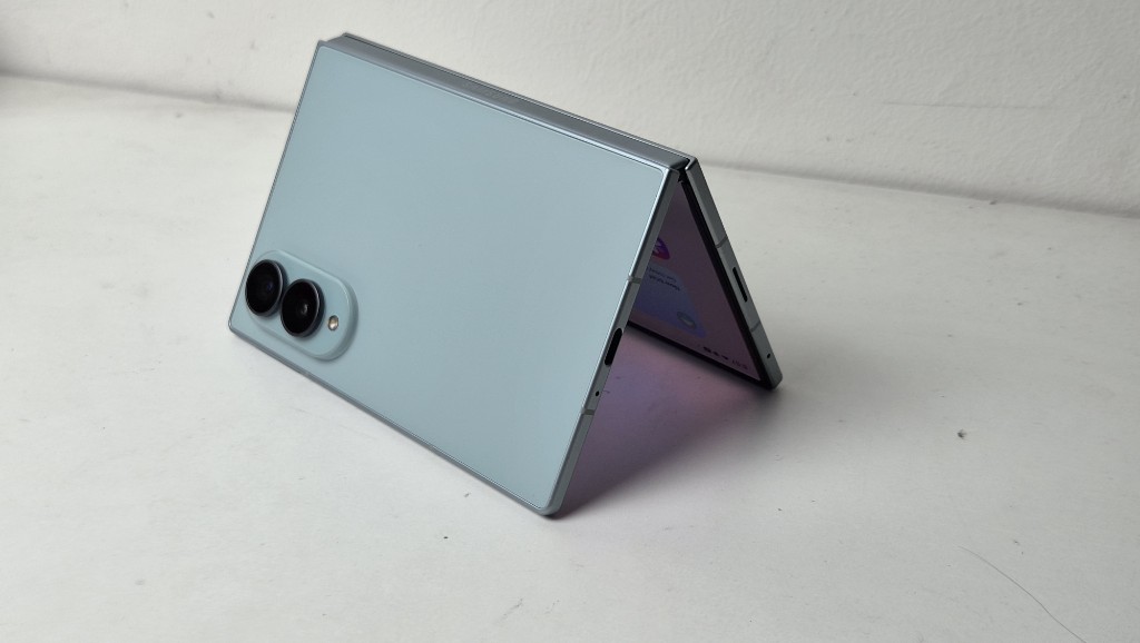 kelebihan dan kekurangan galaxy z fold 8