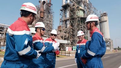 Peserta Touring to Mandalika Kunjungi Kilang Balongan Pertamina