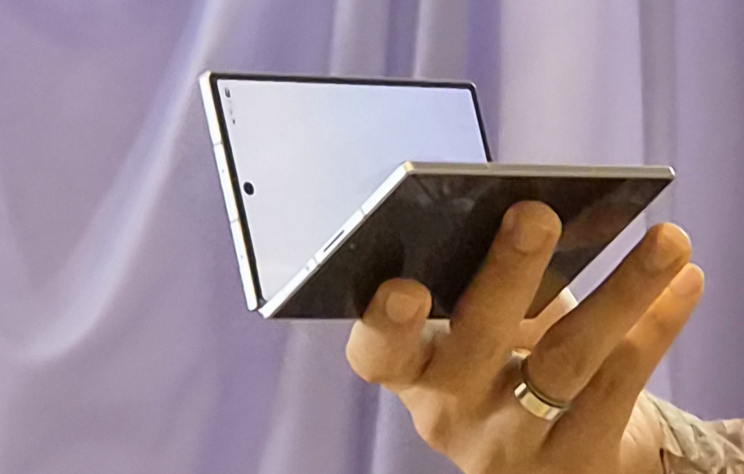 Samsung Galaxy Z Fold8, HP Lipat Powerful Hasil Racikan 8 Generasi